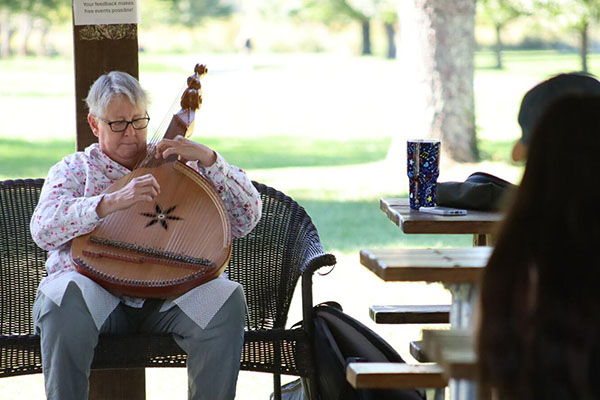 Demonstrations convey history of local and international folk music